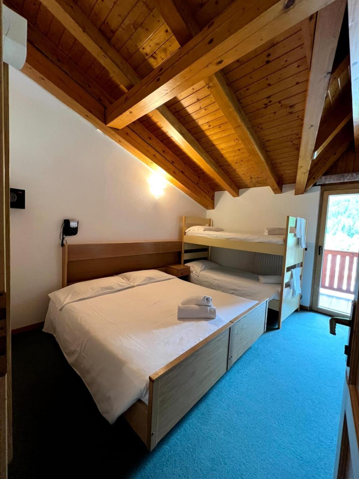 Hotel Laste' Caldes ภายนอก รูปภาพ