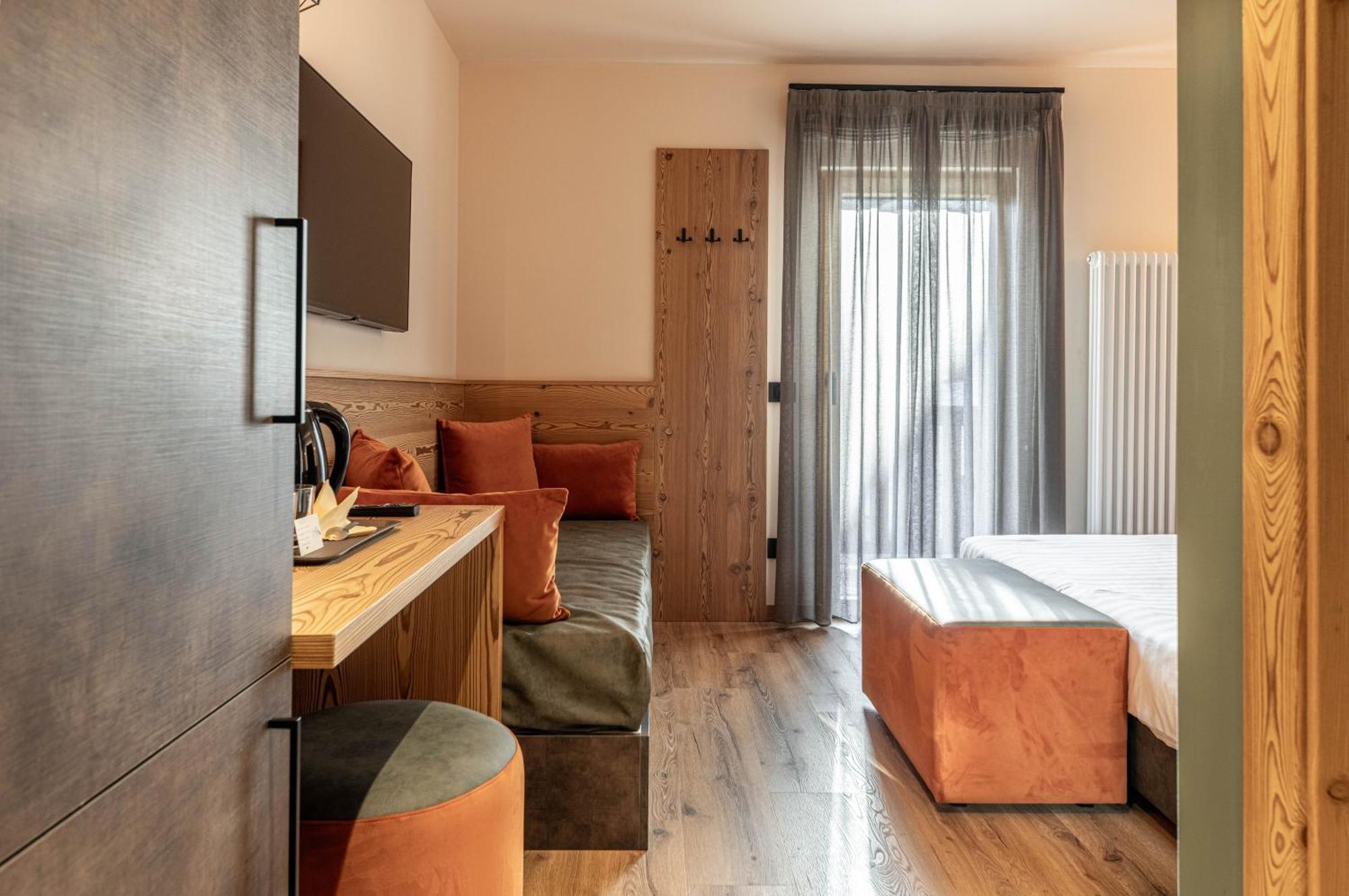 Hotel Laste' Caldes ภายนอก รูปภาพ