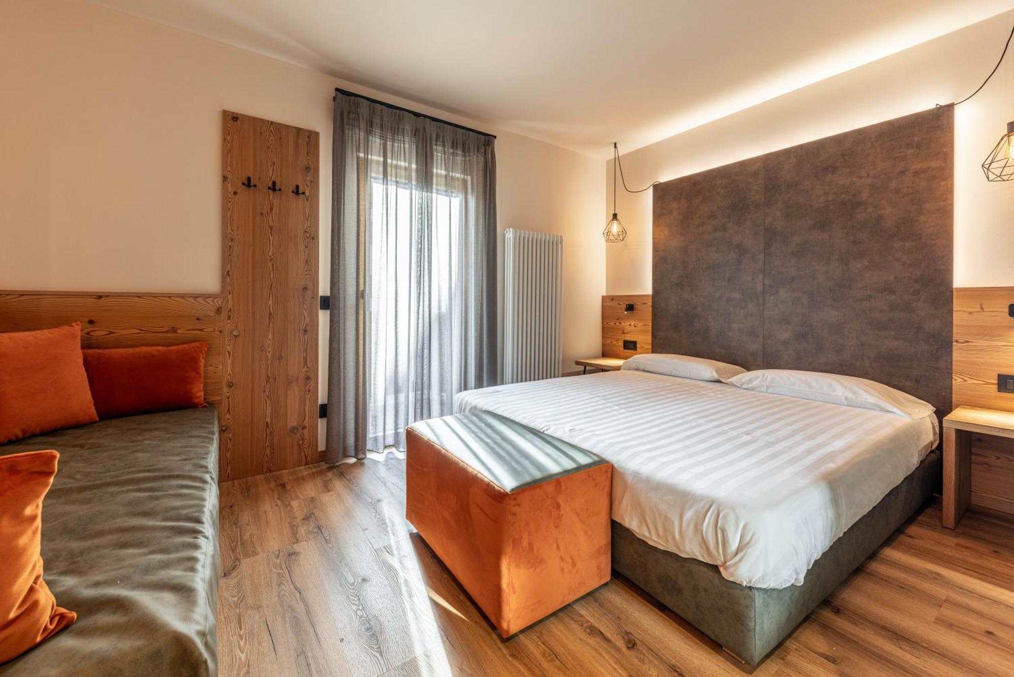 Hotel Laste' Caldes ภายนอก รูปภาพ