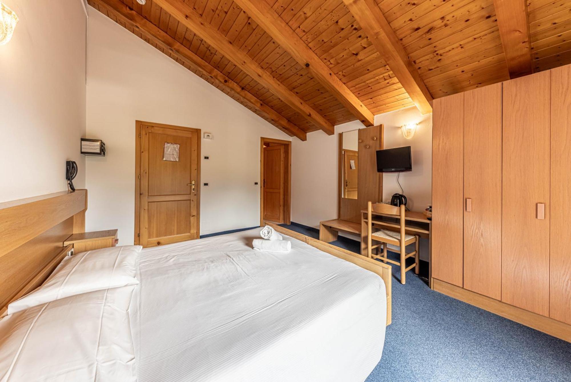 Hotel Laste' Caldes ภายนอก รูปภาพ