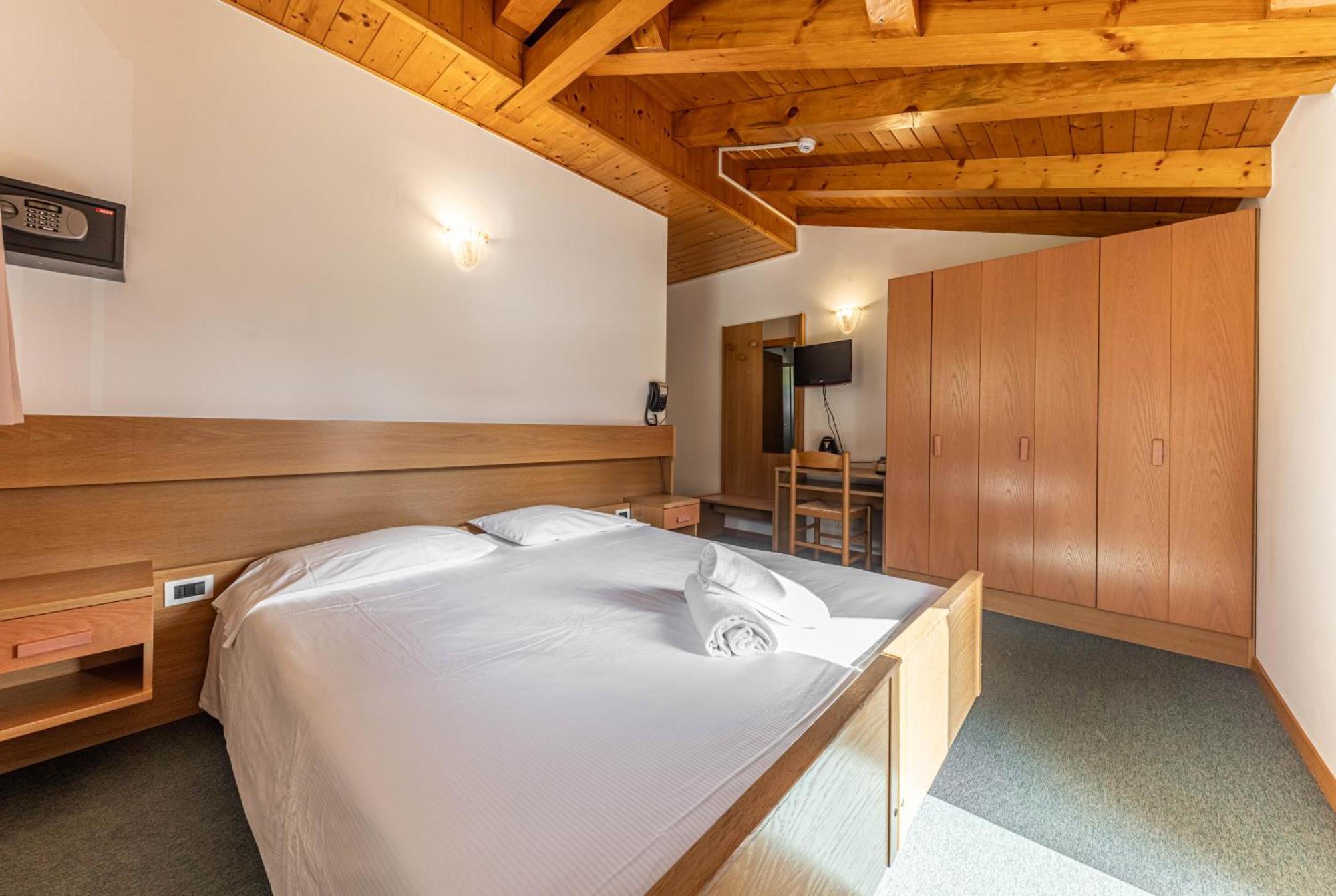 Hotel Laste' Caldes ภายนอก รูปภาพ